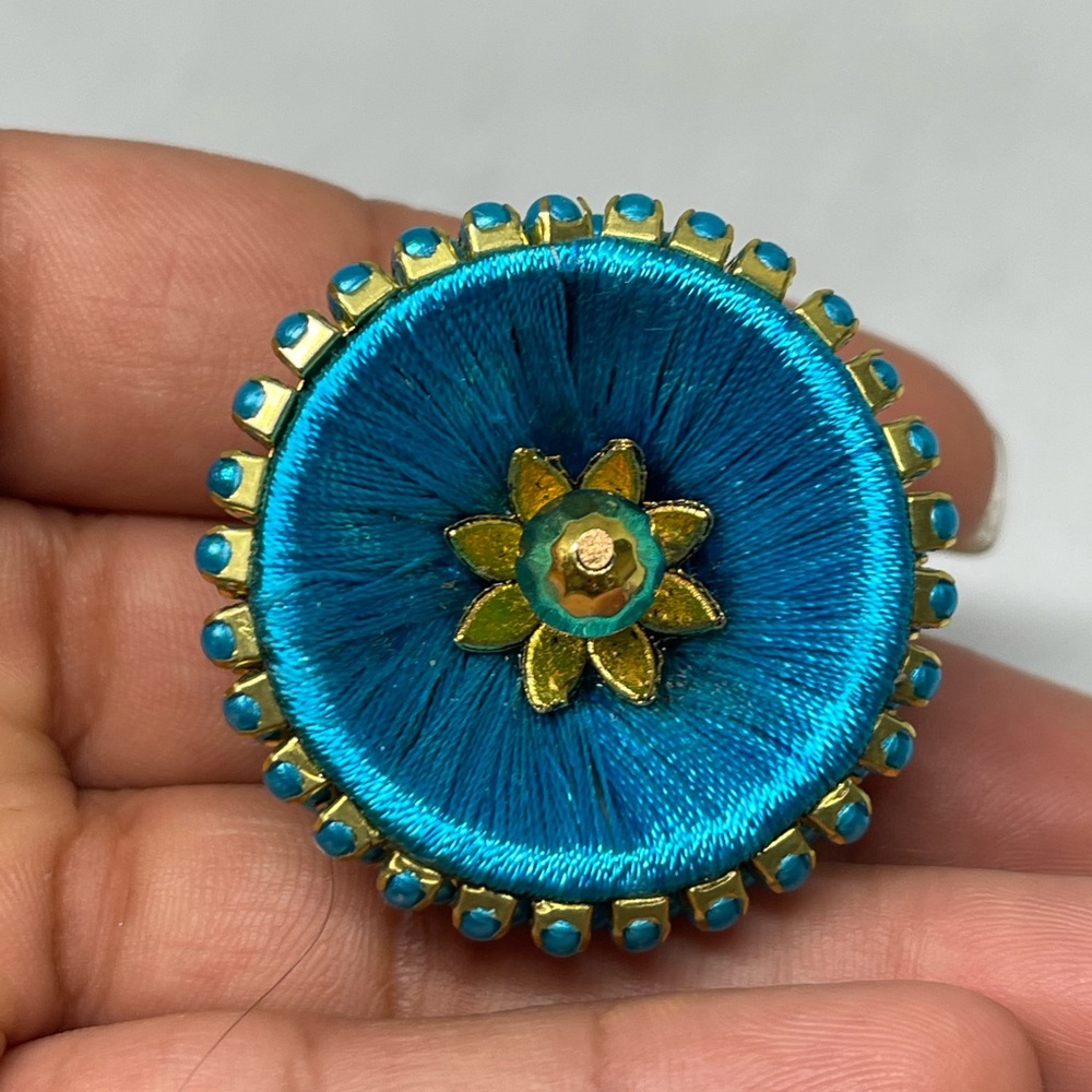 Blue earring - Picture 2 of 3